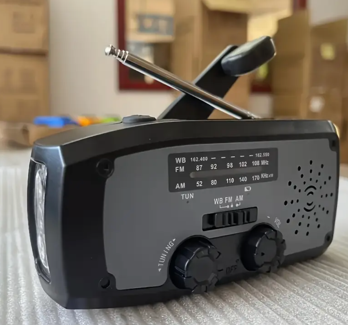 Radio portátil de emergencia con linterna LED - Disponible