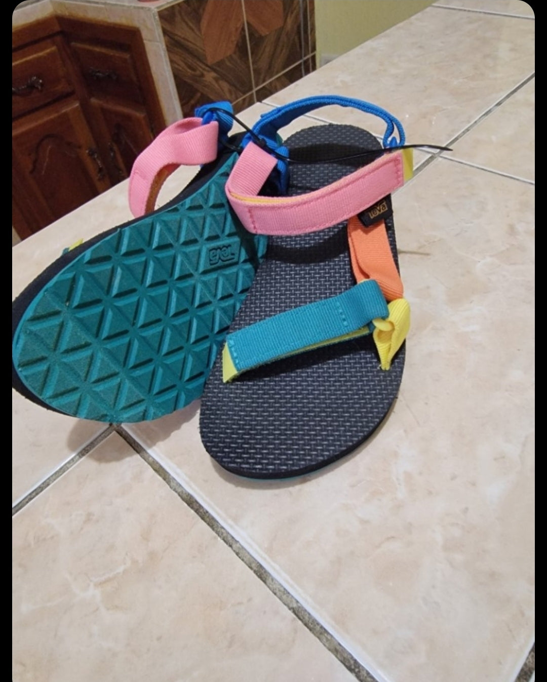 Sandalias Modernas coloridas - disponible