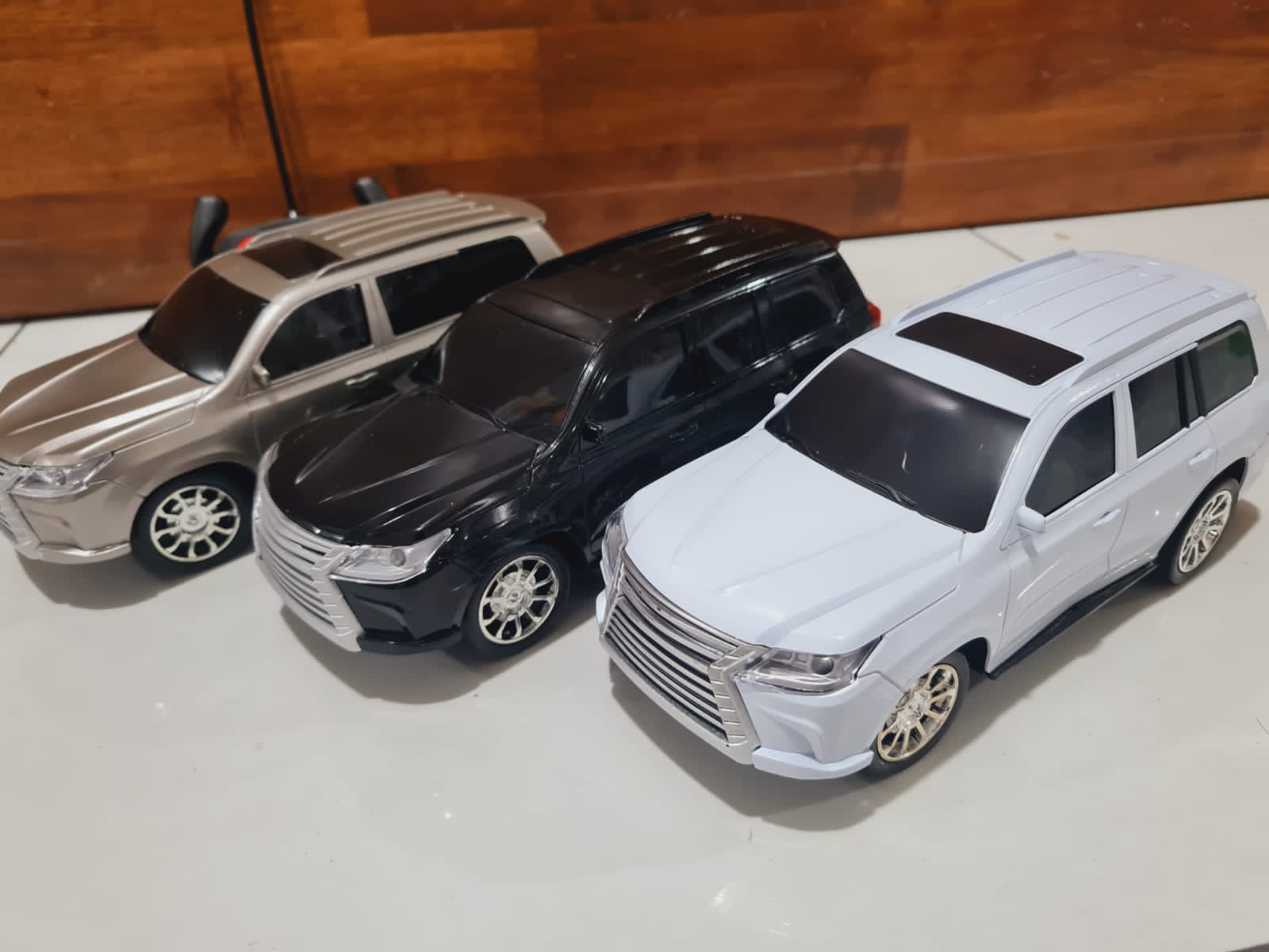Carro con control Remoto (Plástico) - Disponible