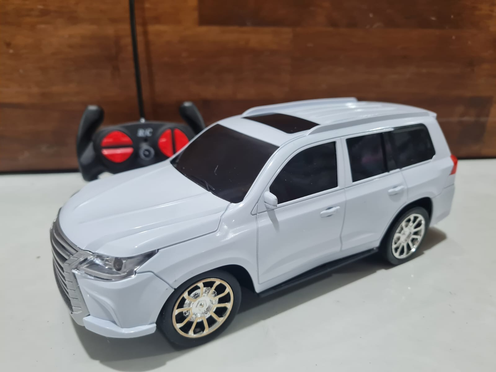 Carro con control Remoto (Plástico) - Disponible