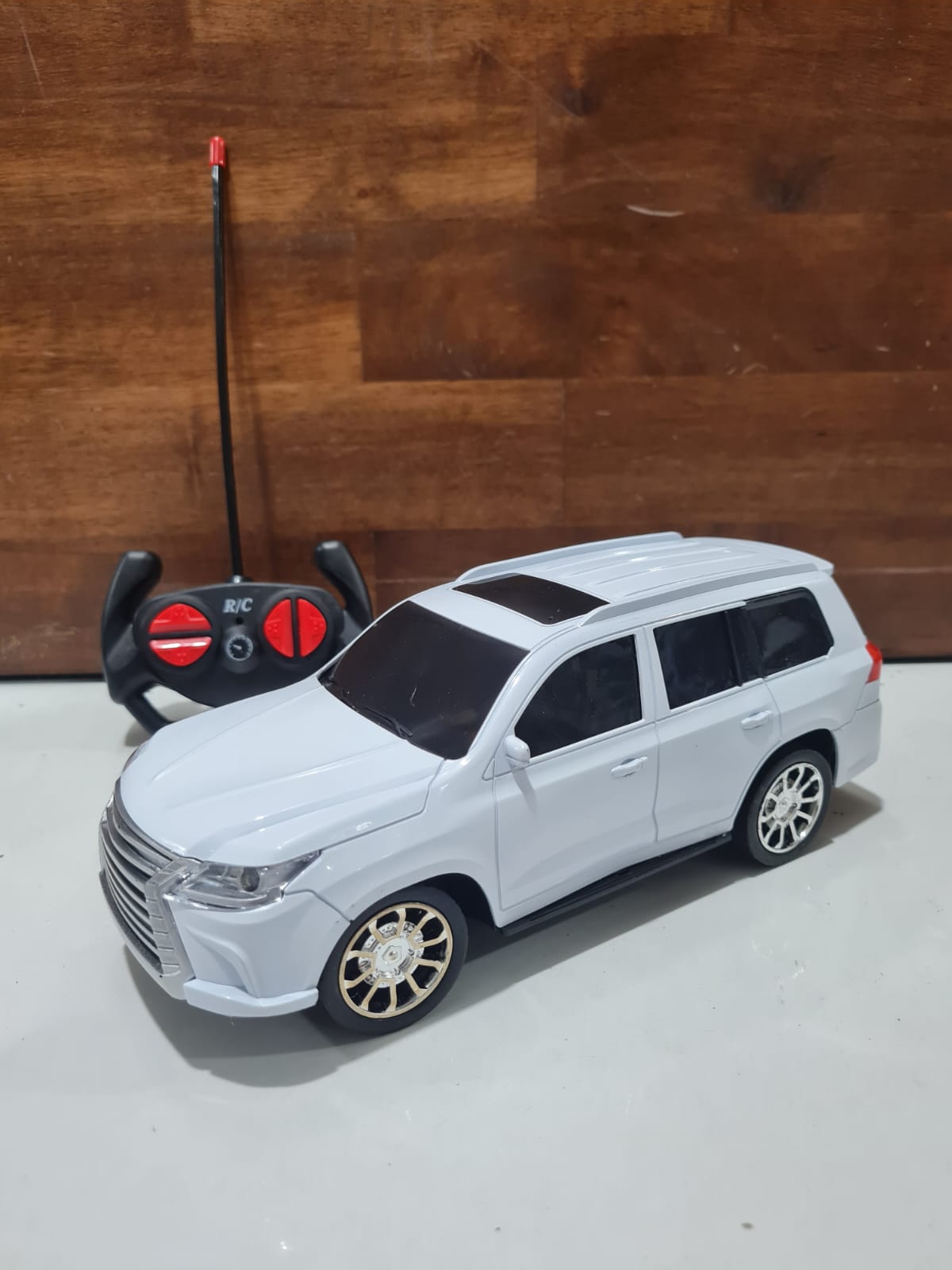 Carro con control Remoto (Plástico) - Disponible