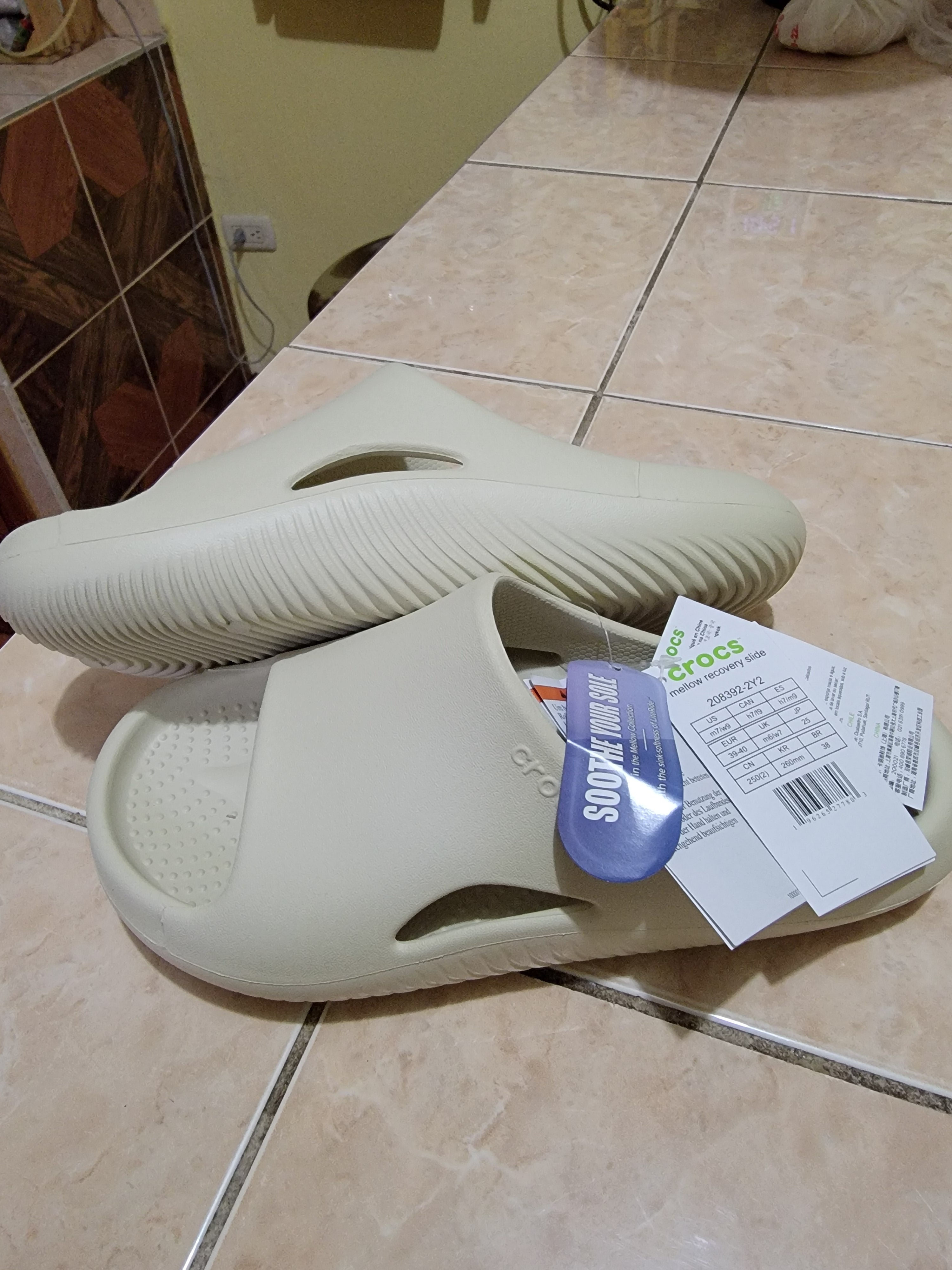 Sandalias CROCS - Disponible