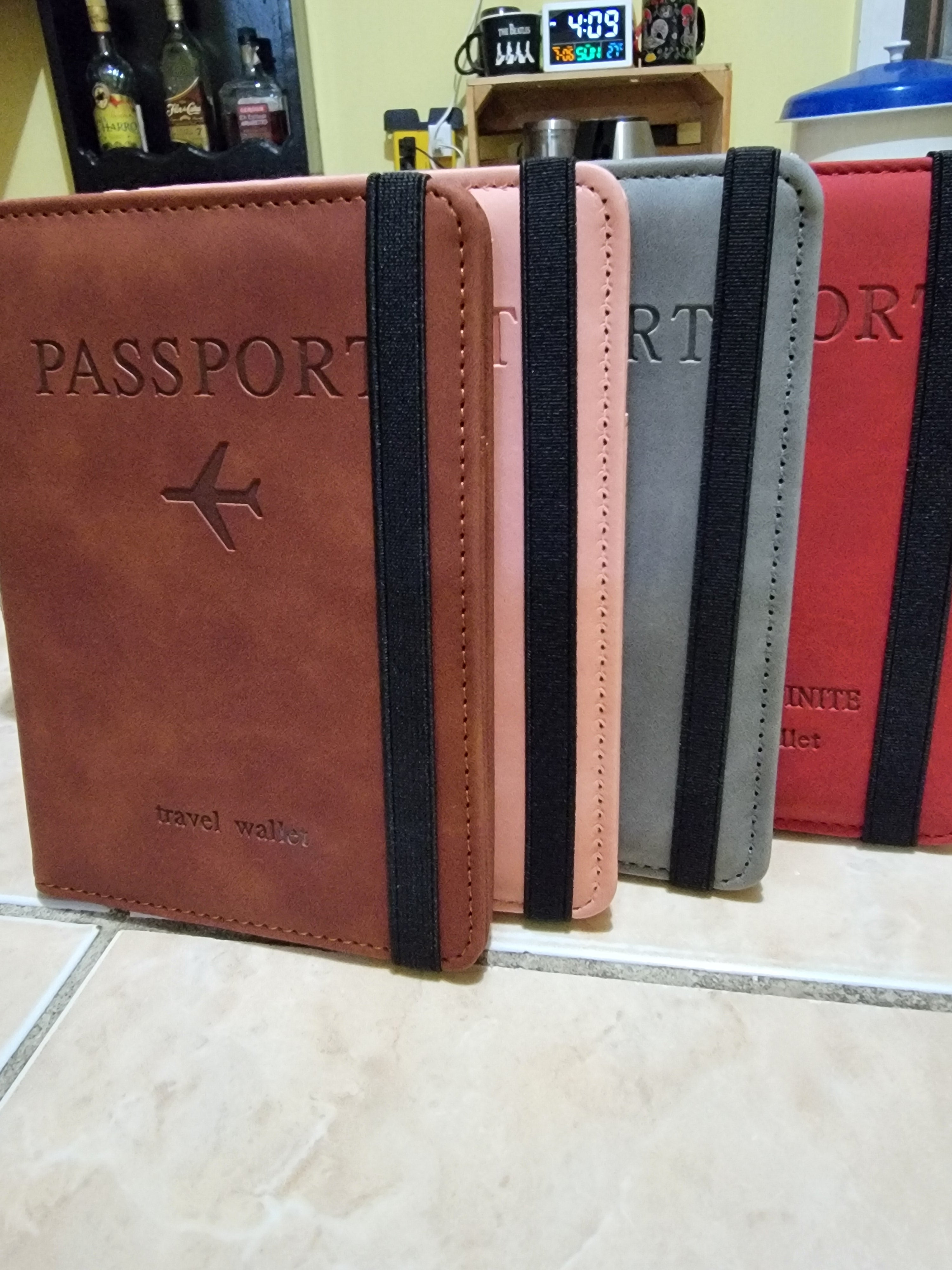 PORTA PASAPORTE - disponible